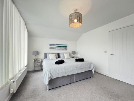 5 Bedroom House - Photo 5