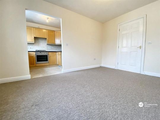 2 bedroom coach house to rent - Photo 1
