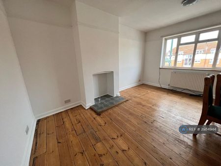 4 bedroom flat to rent - Photo 2