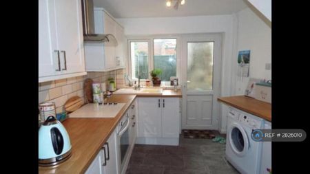 2 bedroom terraced house to rent - Photo 5