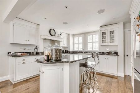 4 bedroom house in Fulham - Photo 3