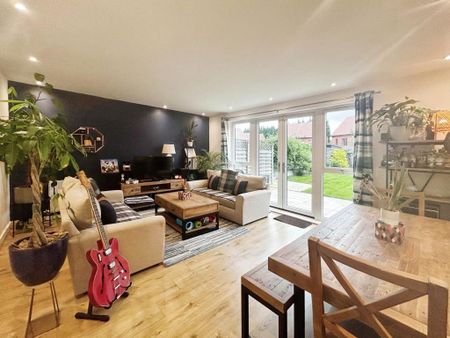 3 bedroom semi-detached house to rent - Photo 2