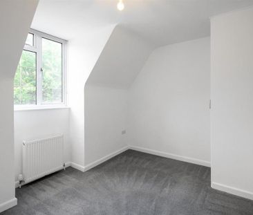 4 bedroom semi-detached house to rent - Photo 3