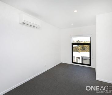 Modern 3-bedroom townhouse in Sunshine North - Photo 2