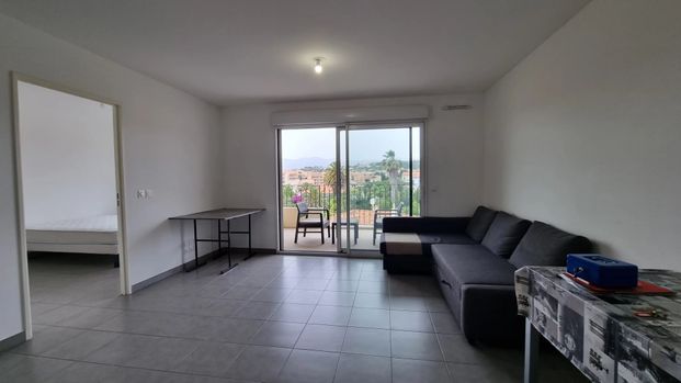 Location Appartement 2 pièces 39m² ST LAURENT DU VAR 06700 - Photo 1
