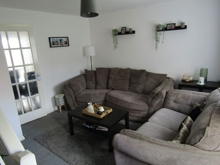 2 bed Terraced - To Let - Photo 2