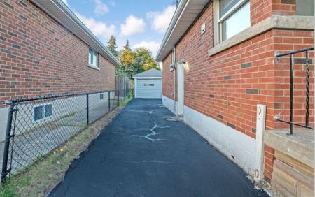 For Lease - 959 Mohawk Road Unit# Basement, Hamilton, Ontario - Photo 2