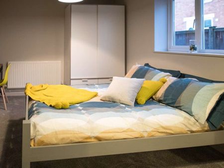 High Spec Cozy Double Room- Happy Land North Room 3 - Photo 3