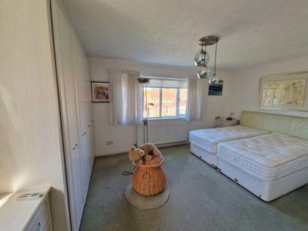 4 bedroom detached house to rent - Photo 5