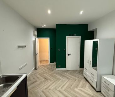 Studio Flat, Abbey Parade, W5 - Photo 2