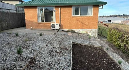 Modern and quiet with great views - Photo 4