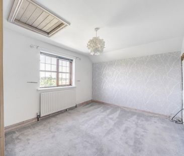 4 bedroom semi-detached house to rent - Photo 4