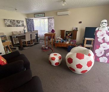 2BR Unit in Islington - Photo 4