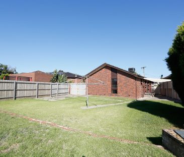 Practical family home in a great location! - Photo 6