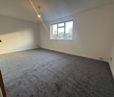 3 bedroom flat to rent - Photo 2