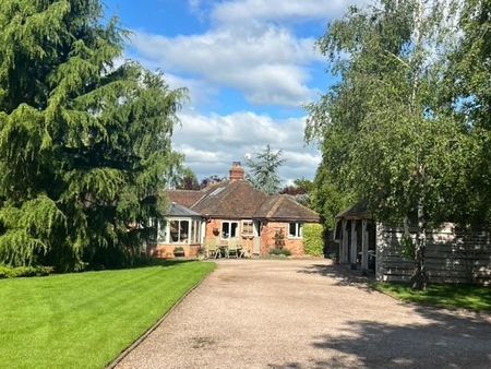 4 bedroom barn conversion to rent - Photo 2