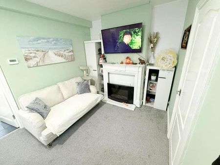 London Road, Benfleet, SS7 - Photo 2