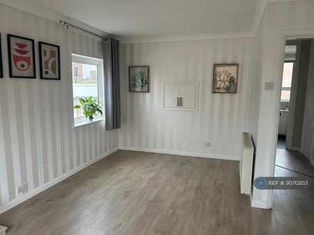 2 bedroom flat to rent - Photo 4