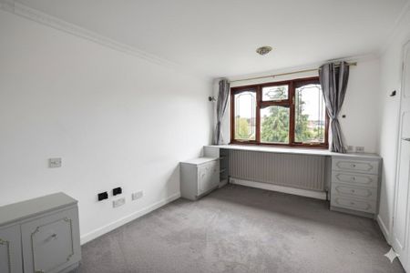 Blackbush Avenue, Romford, RM6 - Photo 3