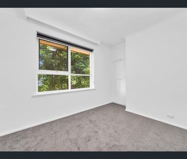 Convenient Two-Bedroom Apartment in Prime Carnegie Location - Photo 4