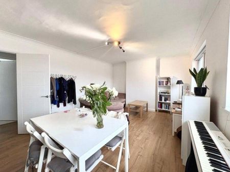 3 bedroom flat to rent - Photo 2