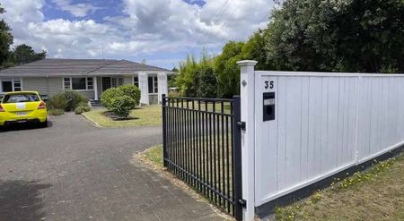 Spacious 3-Bedroom Home with Rumpus & Fully Fenced Yard - Onerahi - Photo 3