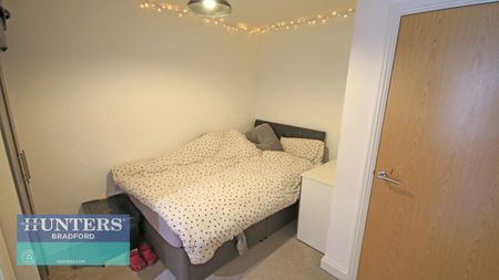 1 bedroom Flat To Let - Photo 3