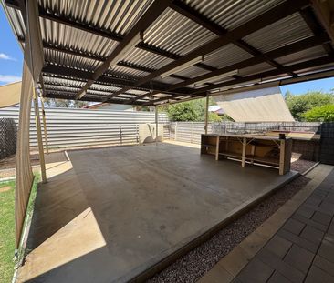 Spacious Three Bedroom Family Home - Photo 1