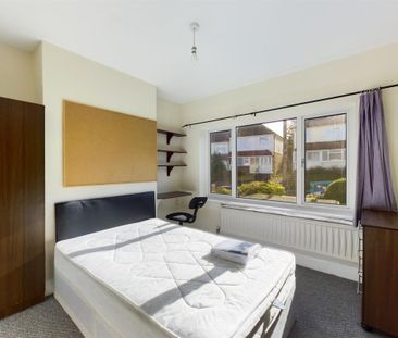 Bevendean Crescent, Brighton - Photo 2