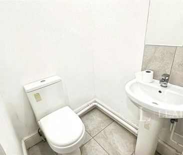 1 bedroom in a house share to rent - Photo 6