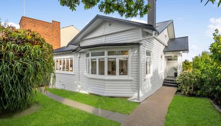 Renovated Character Bungalow with Flexible Living Heart of Remuera - Photo 5