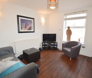 1 bedroom in a house share to rent - Photo 2