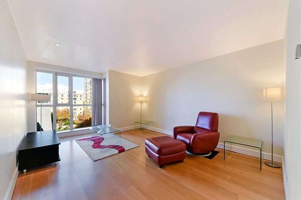 One bedroom apartment situated on the 4th floor of a prestigious development. - Photo 1