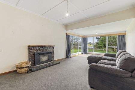 8 Hydro Road, New Plymouth - Photo 2