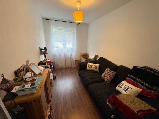 2 bed flat to rent in Charles Crescent, Harrow, HA1 - Photo 1