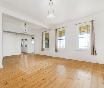 29 Beach Road, Hampton VIC 3188 - House For Rent | Domain - Photo 1