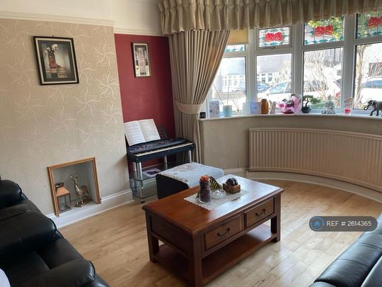 4 bedroom semi-detached house to rent - Photo 1