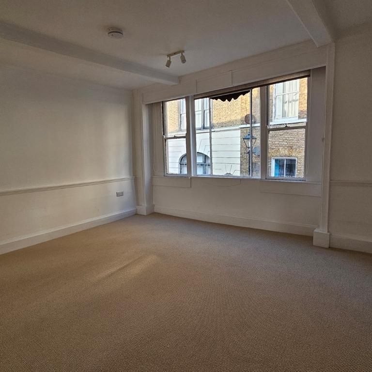 Studio to rent - Photo 1