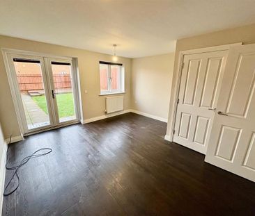 4 bedroom semi-detached house to rent - Photo 5