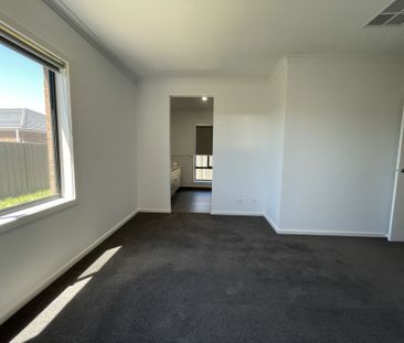 NICELY PRESENTED FOUR BEDROOM HOME ! - Photo 4