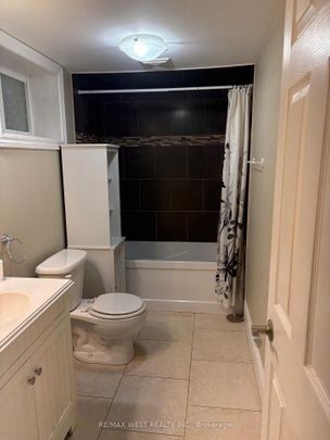 For Lease - 10 Testa Street, East Gwillimbury, Ontario - Photo 1