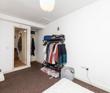 2 bedroom Flat To Let - Photo 5