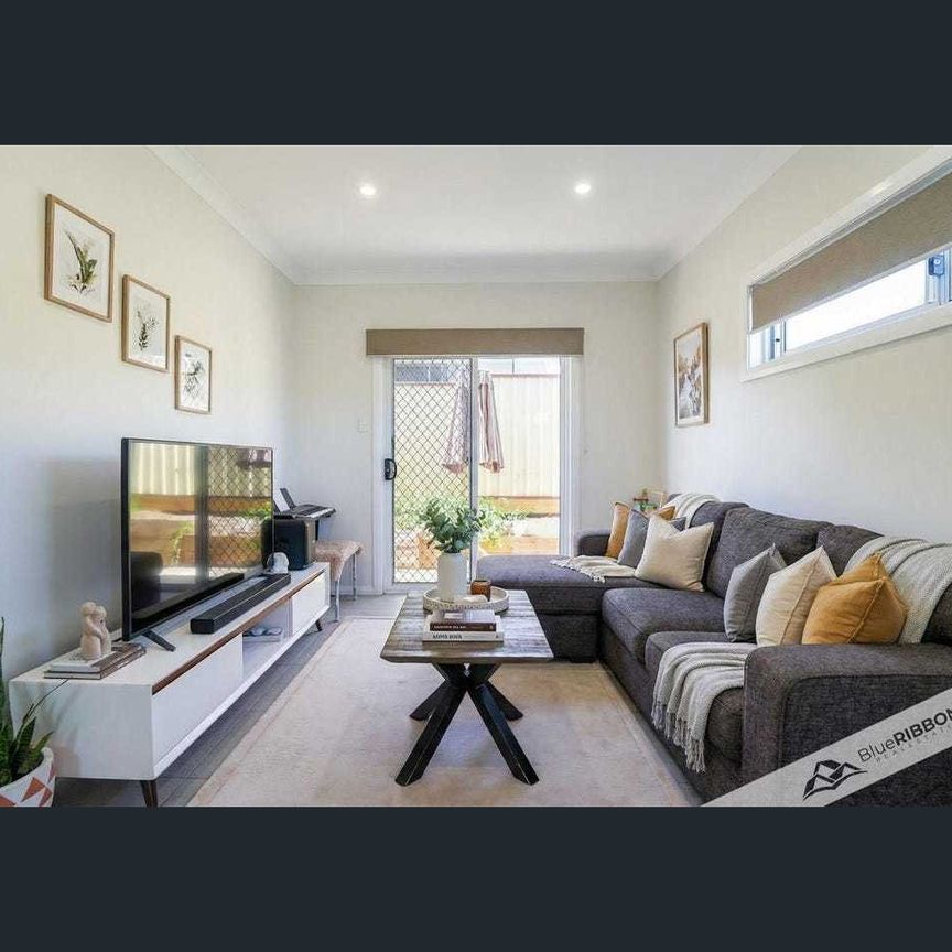 Near-New 2 Bedroom Granny Flat - Perfect for Couples & Small Families - Photo 1