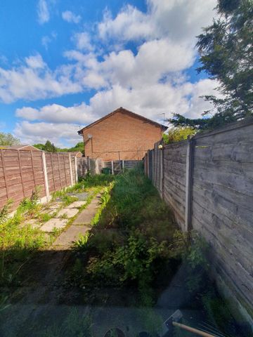 2 bedroom terraced house to rent - Photo 2