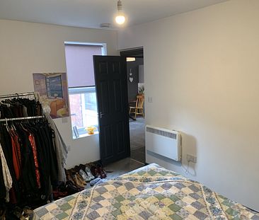 1 bedroom Flat for rent - Photo 3