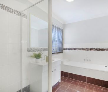 LOW MAINTENANCE, Neat & Tidy 4 bedroom home ! - Photo 6