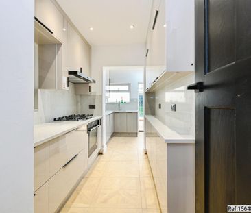 Detached in Colston Avenue , Carshalton, SM5 2NU - Photo 1