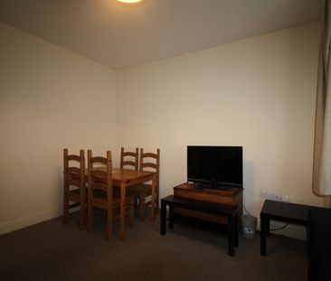 4 Bed Semi-Detached House, Burgess Road, SO17 - Photo 2