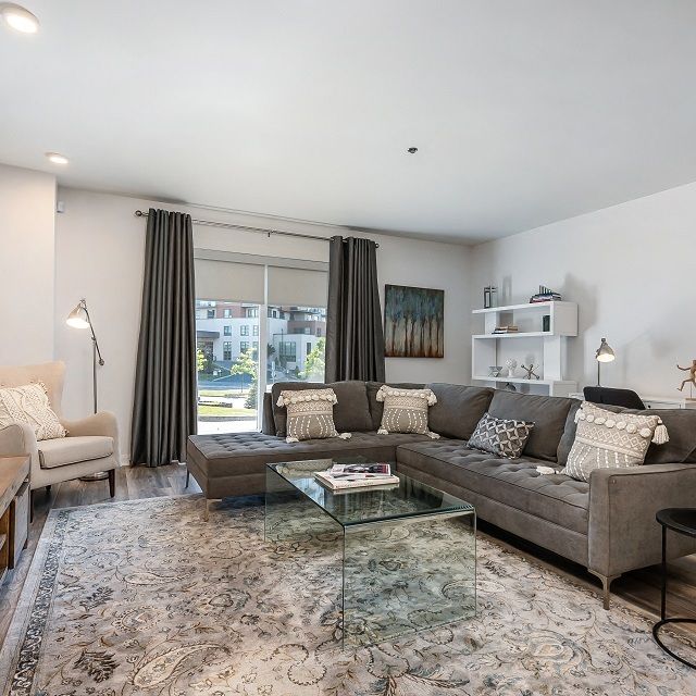 1 Bedroom | 1 Bathroom - 8035 Saint-Laurent Boulevard, Brossard - Photo 1