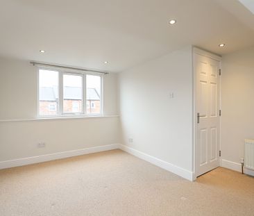3 bedroom Terraced House to rent - Photo 4